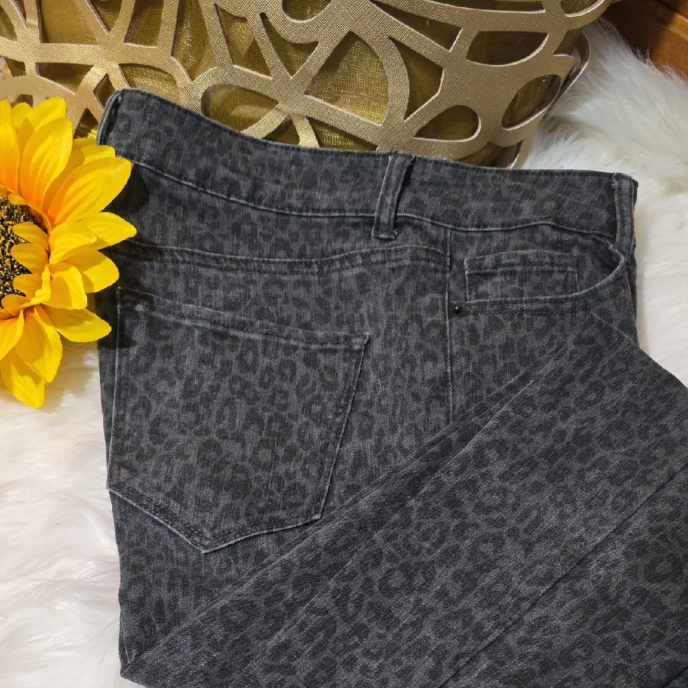 Jolt Dark Gray Leopard Skinny Jeans
